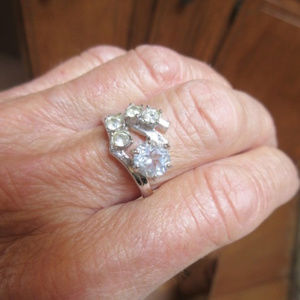 VINTAGE 18K HGE RHINESTONE RING Size 9